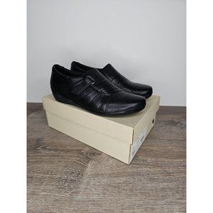 Clarks Everlay Luna Black Slip On Shoe Women's size 7.5 Hook and Loop Closure